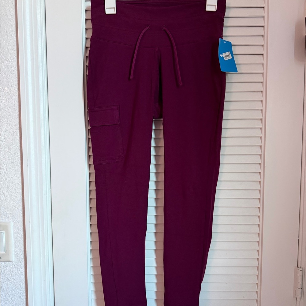 Women's Trek™ Active Leggings in "Marionberry"